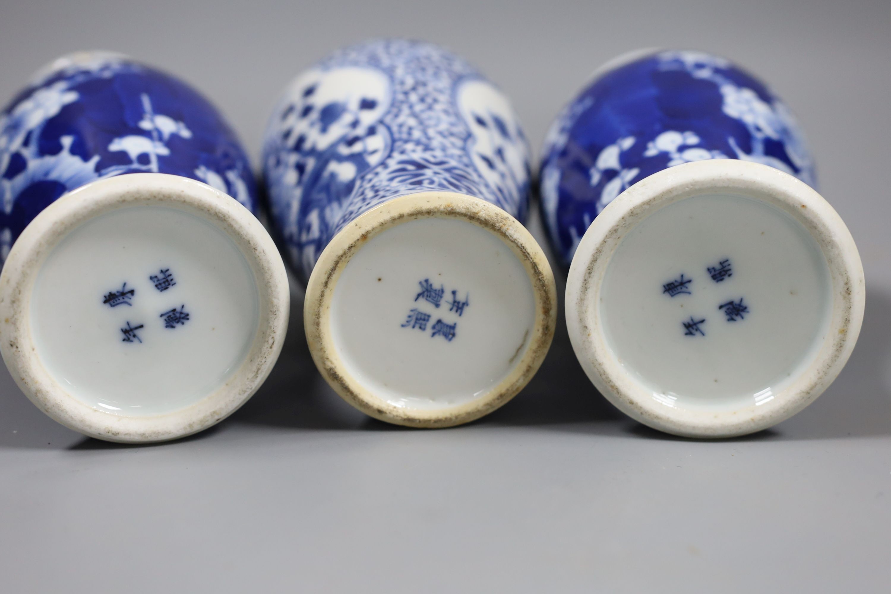 Three Chinese blue and white vases, late 19th/early 20th century, the tallest 19.5 cm